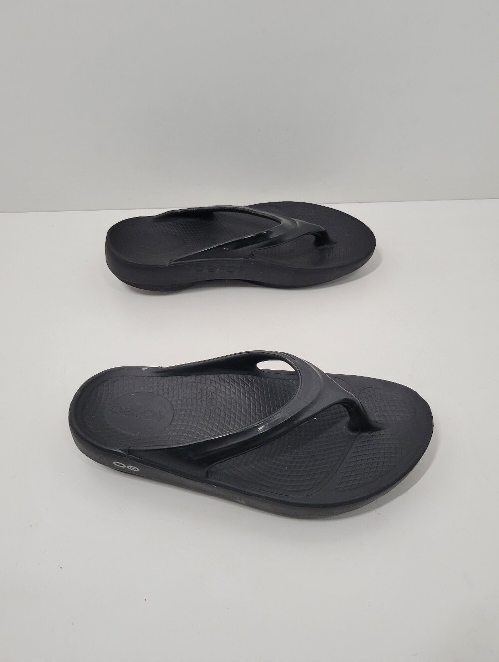 OOFOS OOlala Black Thong Flip Flops Sandals Recovery Minimalist Comfy Women Sz 5